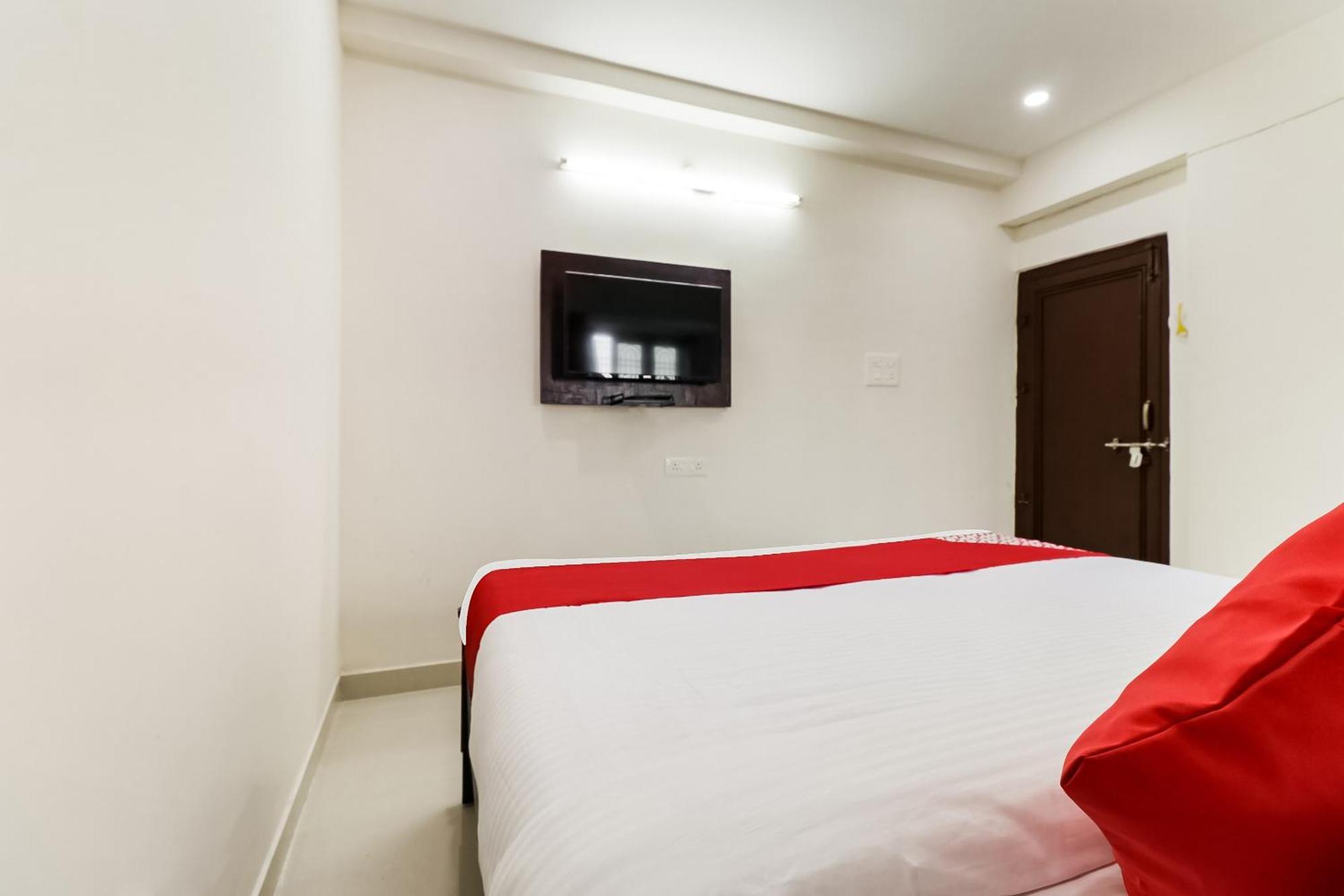 Oyo Victory Grand Hotel Tadepalle Ngoại thất bức ảnh