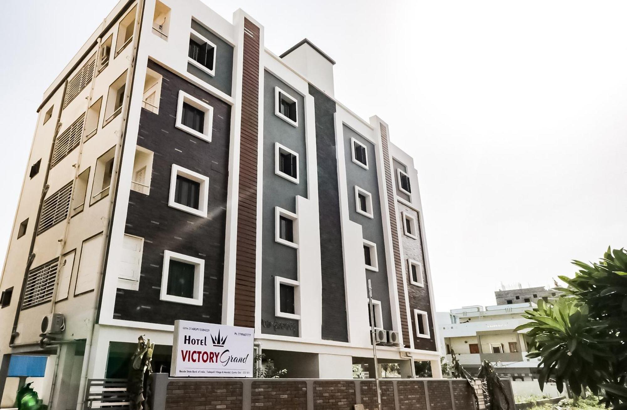 Oyo Victory Grand Hotel Tadepalle Ngoại thất bức ảnh