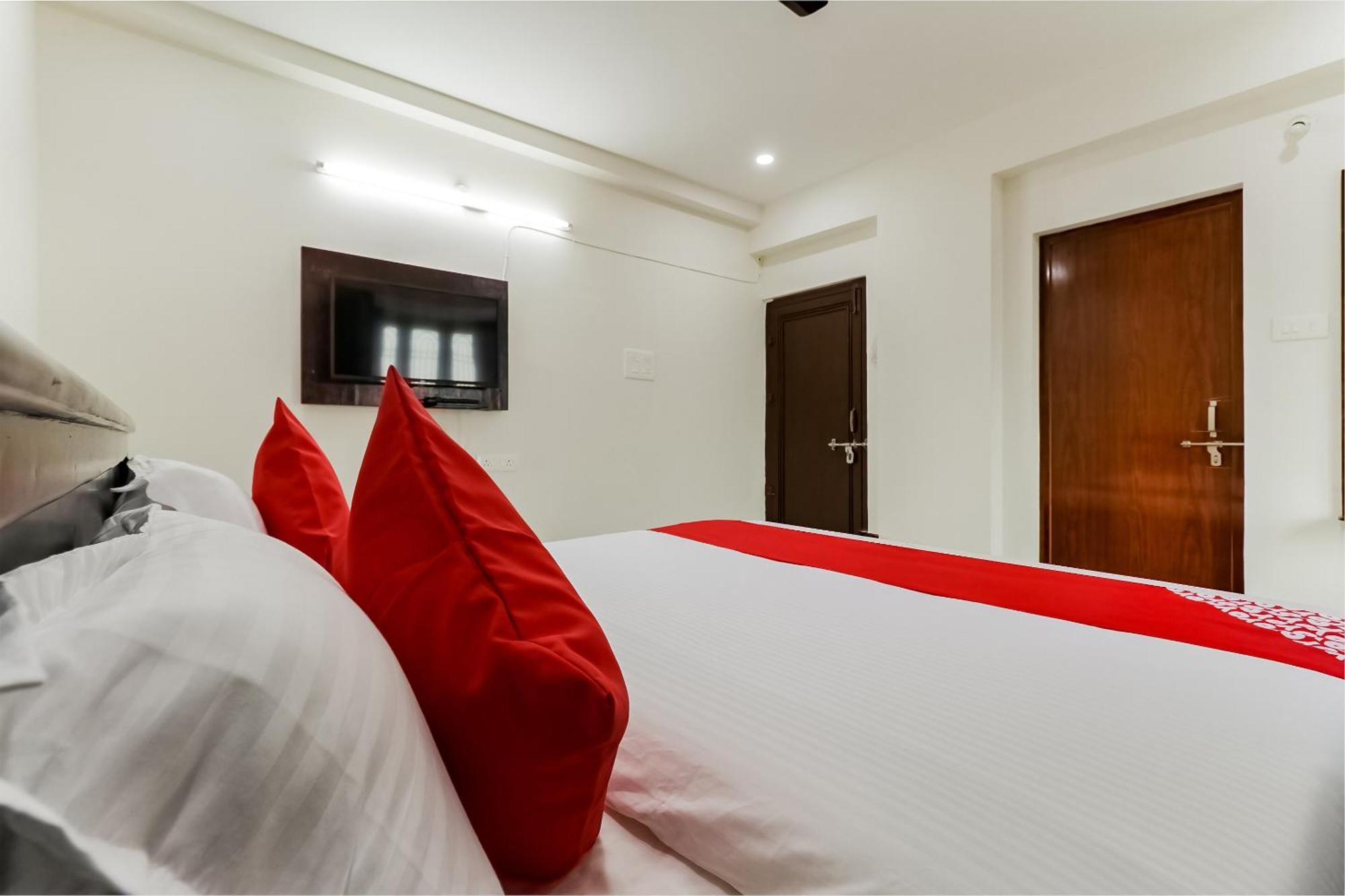 Oyo Victory Grand Hotel Tadepalle Ngoại thất bức ảnh